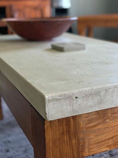 Stylish yet rugged, but beautiful coffee table in just a few steps!!Here is how I made my concrete coffee table, First make a mold out of milamin wood. The size is up to you. This one is 500mmx1000mmx45mm. Put silicone inside along the edges. Before pouring the concrete make sure that the mold is very clean and level. Then spray cooking spray inside the mold, or you can use olive oil, just to prevent the concrete from sticking to the mold. This is just to show the reinforcement I us… Concrete Top Console Table, Wood And Concrete Coffee Table, Cement Table Top Diy Outdoor, Diy Outdoor Concrete Coffee Table, Making A Table Top Wood, Concrete Top Coffee Table, Concrete Desk Top, Making A Concrete Table Top, Concrete Table Top Diy