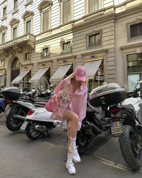 Pink Baseball Cap Outfit, Pink Cap Outfit, Pink Shorts Outfits, Cap Outfits For Women, All Pink Outfit, Behind Blue Eyes, Cap Outfit, Looks Country, Baseball Outfit