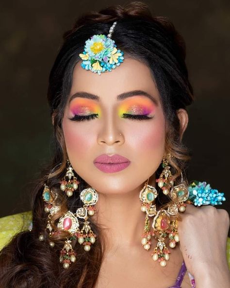 Haldi Makeup Look For Bride, Haldi Makeup Look, Haldi Makeup, Latest Bridal Makeup, Subtle Smokey Eye, Mehendi Function, Bridal Eye Makeup, Bold Red Lips, Wedding Makeup Artist