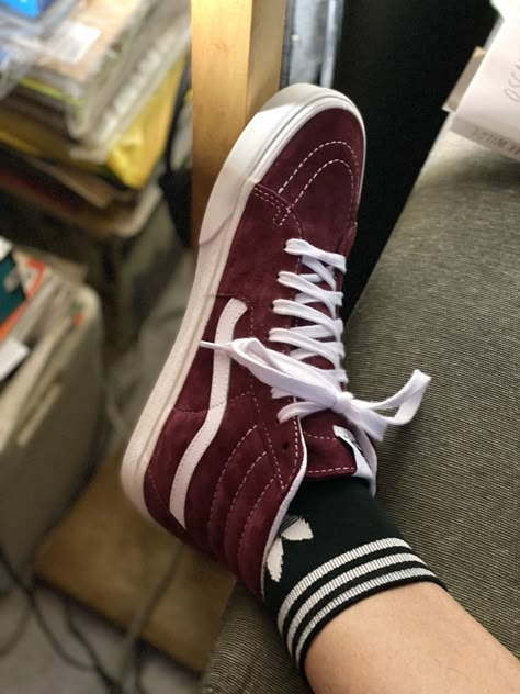 Vans Sk8 Hi Outfit, Sk8 Hi Outfit, Tennis Vans, Vans Aesthetic, Anything Aesthetic, Mens Vans Shoes, Simple Style Outfits, Red Vans, Vans Red