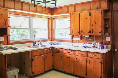 Making the Knotty Pine Look Good: The Farmhouse Kitchen Plans Knotty Pine Cabinets Kitchen, Farmhouse Kitchen Plans, Wood Paneling Kitchen, Knotty Pine Kitchen Cabinets Makeover, Pine Kitchen Cabinets Makeover, Pine Cabinets Kitchen, Knotty Pine Kitchen Cabinets, Knotty Pine Cabinets, Knotty Pine Kitchen