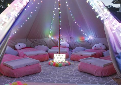 Glamp-Out — STAGE MY EVENT Diy Tent Sleepover Party, 10 Yr Birthday Party Ideas, Summer Sleepover, Slumber Party Decorations, Sleepover Room, 14th Birthday Party Ideas, Birthday Sleepover Ideas, Sleepover Tents, Tent Ideas