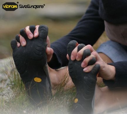 Vibram five fingers shoes Minimalist Fitness, Vibram Shoes, Vibram Fivefingers, Fitness Shoes, Barefoot Running, Minimalist Shoes, Five Fingers, Nike Free Shoes, Barefoot Shoes