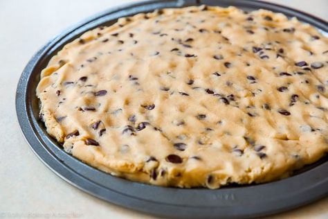 Chocolate Chip Cookie Pizza, Birthday Cake Cookies, Sallys Baking, Chocolate Pizza, Giant Chocolate Chip Cookie, Homemade Chocolate Chips, Homemade Chocolate Chip Cookies, Chocolate Chip Cookie Cake, Cookie Pizza