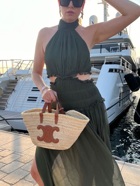 Celine Basket Bag, Basket Bag Outfit, Summer Basket, Bags Outfit, Basket Bags, Bag Outfit, Starfish Earrings, Hermes Oran, Khaki Dress