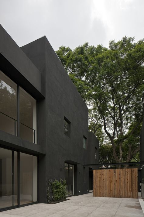 Rendered Houses, Black Architecture, Black Houses, Exterior Cladding, Design Exterior, Facade House, Residential Architecture, Modern House Design, Modern Architecture