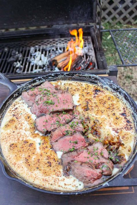 Steak Queso Dip, Flat Top Recipes, Smoked Steak, Best Hamburger Patty Recipe, Hamburger Patty Recipe, Steak Nachos, Over The Fire Cooking, Baguette Slices, Patty Recipe