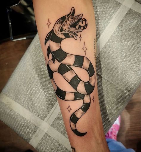 Sand Snake, Beetlejuice Tattoo, Nature Tattoo Ideas, Traditional Tattoo Inspiration, Cool Nature, Grunge Tattoo, Nature Tattoo, Wicked Tattoos, Love Tattoo