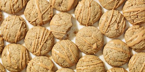 Black Tea Cardamom Cookies with Black Tea Icing Cardamom Cookies Recipe, Cardamom Recipes, The Salty Marshmallow, Cardamom Cookies, Salty Marshmallow, Maple Cookies, Easy Peanut Butter Cookies, Winter Cookie, Tea Cookies