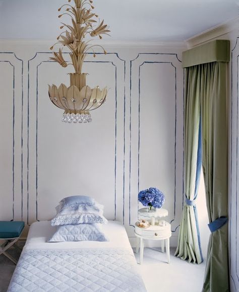 LAVENDER LOVE Mirrored Walls, Interior Wall Paint, Norm Architects, Hand Painted Walls, Wall Molding, The Ceiling, Master Bedrooms Decor, Blank Walls, Wall Treatments