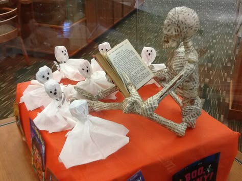 Bookish Halloween Decor, Halloween Display Case School, Halloween Bookstore Displays, Halloween Book Displays Library, Halloween Library Programs, Library Fall Decorations, Library Winter Displays, Haunted Library Decorations, Library Display Case Ideas