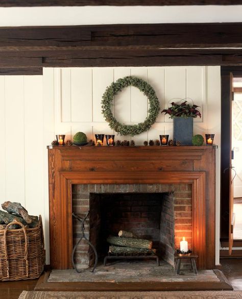 Christmas Fireplace Mantle Decorations, Rustic Christmas Mantel, Xmas Fireplace, Christmas Mantel Decor, Mantel Decor Ideas, Wood Mantle, Candles In Fireplace, Holiday Tips, Fireplace Garden