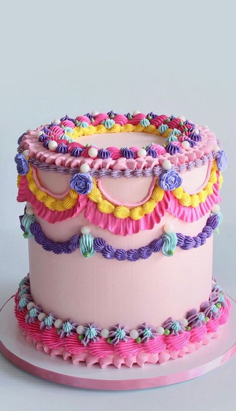 40 Best Lambeth Cake Ideas : Pink Lambeth Buttercream Cake Cake Buttercream Frosting, Vintage Cake Decorating, Bright Cakes, Lambeth Cake, Cake Piping, Rainbow Birthday Cake, Cake Buttercream, Gateaux Cake, New Cake