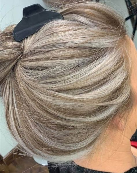 Blonde Grey Blending, Grayish Blonde Hair, Ash Blonde Hair With Highlights, Highlights Silver, Grey Blonde Hair, Grey Hair Transformation, Ash Blonde Hair Colour, Silver Blonde Hair, Hair With Highlights