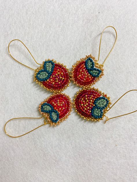 Beaded Strawberry Earrings, Strawberry Earring, Caribou Tufting, Beaded Strawberry, Native Regalia, Beautiful Beaded Earring, Strawberry Earrings, Earrings Patterns, Beadwork Designs