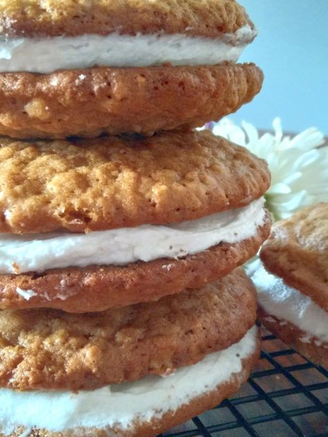 Amish Whoopie Pies, Amish Whoopie Pie Recipe, Oatmeal Whoopie Pies, Classic Amish Oatmeal Pie 12 Tomatoes, Oatmeal Whoopie Pie Recipe, Oatmeal Pumpkin Whoopie Pies, Oatmeal Whoopie Pies Amish, Whoopie Pie Filling, Cookie Sandwich