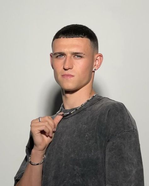 Phil Foden Girlfriend, Phil Foden Family, Phil Foden Aesthetic, Phil Foden's Son, Phil Foden Without Shirt, Manchester United Wallpaper, Cute Football Players, Soccer Boyfriend, Phil 3