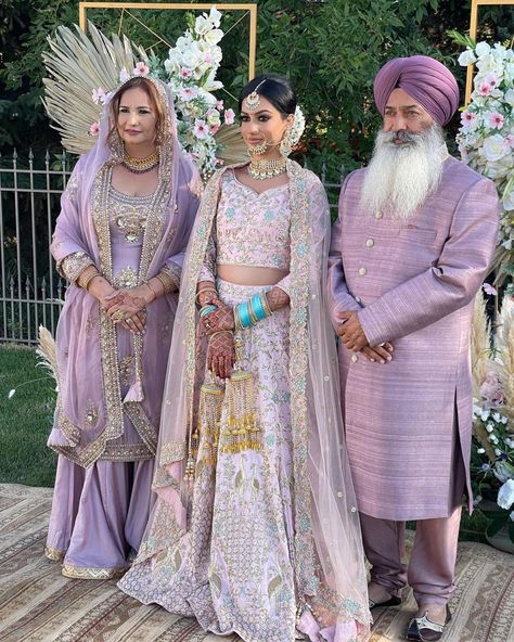 Colour coordinated wedding outfit ideas for Indian weddings. This bride coordinated her bridal Lehenga with her parents! And the photos and emotions both are simply wow! Pc: Studioelan #bride #bridal #indianwedding #wedding #indianbride #bridesmaids #weddingideas #wittyvows Indian Bridal Family Outfits, Same Colour Dress For Family Indian, Indian Mother Of The Bride Outfits, Indian Mom Wedding Outfits, Bridal Mom Dress Indian, Lehnga For Bride Mom, Family Coordinated Outfits Indian Wedding, Parent Wedding Outfit, Indian Wedding Mother Of The Bride