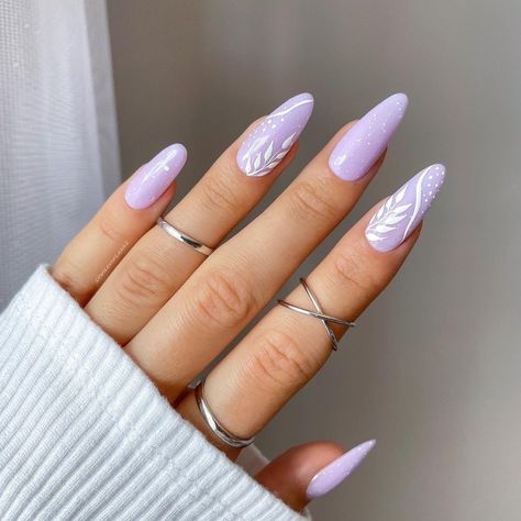 Lila Purple Nails, Spring Nails Purple Lavender Art Designs, Light Purple Almond Nails Design, Purple And White Nail Art, White With Purple Nails, Pastel Purple Almond Nails, White And Light Purple Nails, Lila Nails Lavender, Light Purple And White Nails