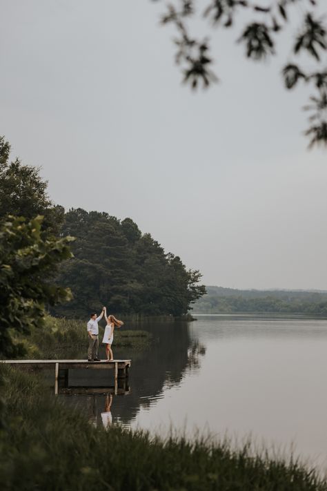 Lakeside engagement photos | Lake Acworth Georgia Engagement. Hi! I'm Rachel! I am a Wedding and Elopement photographer based out of Atlanta, GA that is ready to travel anywhere to capture life's sweetest moments. Searching for engagement photo locations? Water engagement photos are a great way to brighten up any shoot! Lake Acworth in Georgia is the perfect serine location for your Georgia engagement photos. Book me to capture your Atlanta elopement at rachelboydphoto.com Lakeside Engagement Pictures, Bayou Engagement Photos, Lake Photoshoot Engagement, Engagement Photo Esthetic, Engagement Shoot Locations, Notebook Inspired Engagement Photos, Wedding Photo Lake, Engagement Photos By A Lake, Bayou Photoshoot