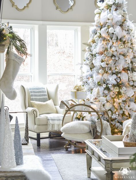 elegant-living-room-in-silver-gold-and-white-for-christmas Kelly Nan, Christmas Livingroomdecor, Rustic Winter Decor, Tree Branch Decor, Living Room Christmas, Summer Furniture, Classic Christmas Decorations, Elegant Christmas Decor, Deco Nature