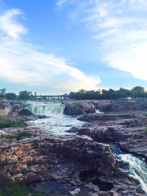 Sioux Falls, South Dakota was a fun place for a girlfriends getaway. From Falls Park to the vibrant downtown area with great restaurants for foodies. Sioux Falls South Dakota, Girlfriends Getaway, Autumn Park, Sioux Falls, Great Restaurants, North America Travel, Sioux, South Dakota, Summer 2019