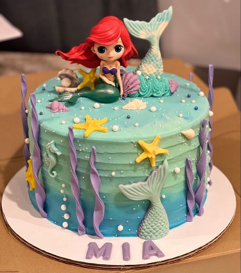 Mermaid Theme Cake Design, Black Mermaid Cake, Ariel Birthday Cake Ideas, Buttercream Mermaid Cake, Ariel Theme Cake, Mermaid Mini Cake, Ariel Cake Ideas, Ariel Mermaid Cake, Cake With Pineapple And Coconut