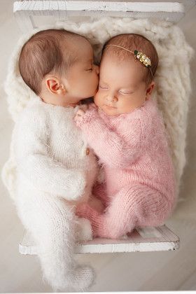 Twin Newborn Pictures, Twin Babies Pictures, Newborn Twin Photos, Twin Baby Photography, Twin Baby Photos, Twin Newborn, Twin Pictures, Twin Photography, Twin Baby Boys