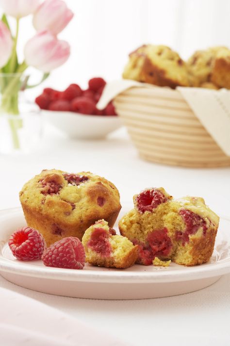 Try our recipe for moist raspberry muffins made with a hint of bright orange zest & juice and sweetened by brown sugar. Raspberry Breakfast, Orange Muffin Recipe, Raspberry Orange, Orange Muffins, Raspberry Muffins, Berry Breakfast, Raspberry Recipes, Low Fat Yogurt, Berries Recipes