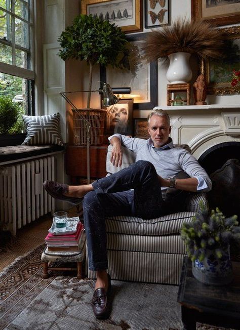 Revisiting Michael Bastian’s New York Apartment Moody Neutral Home, Cottage Small Living Room, Modern Farmhouse Cottage, Michael Bastian, Downtown Apartment, New York City Apartment, New York Apartment, Farmhouse Cottage, West Village