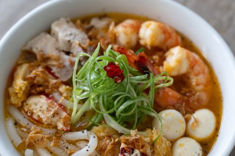 Vietnamese Crab Udon / Bánh Canh Cua - feedthepudge Banh Canh Cua, Banh Canh, Vietnamese Noodle Soup, Udon Noodle Soup, Crab And Shrimp, Easy Dinners For Two, Noodle Soups, Pork Hock, Vietnamese Noodles