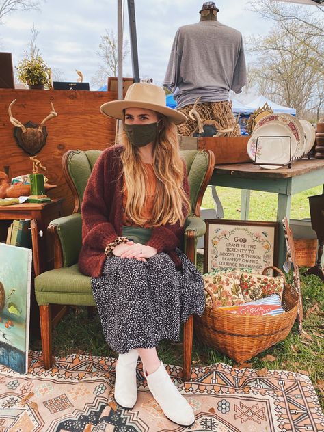 The 2021 Pasture Sale was a success! This is my favorite vintage market every year. Vintage Clothing Pop Up, Vintage Clothing Display, Vintage Market Booth, Vintage Shop Display, Vintage Booth Display, Vintage Booth, Vintage Market Days, Clothing Display, Market Booth