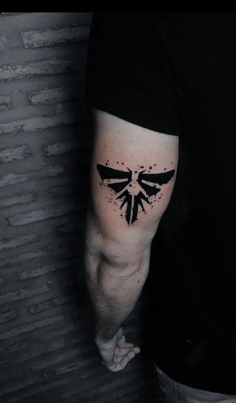 The Last Of Us Firefly Symbol, Videogame Tattoo Ideas, Tatuagem The Last Of Us, Cod Zombies Tattoo, Videogame Tattoos, The Last Of Us Tattoo Ideas, Gaming Tattoo Ideas, Video Game Tattoo Ideas, The Last Of Us Tattoo