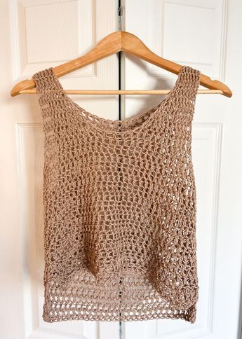 Simple Crochet Tank Top Pattern | DIY Crochet Top Simple Crochet Tank Top, Boho Top Pattern, Crochet Tank Top Pattern, Crochet Tank Top Free, Thrift List, Diy Crochet Top, Easy Beginner Crochet Patterns, Summer Knitting Patterns, Crochet Tee