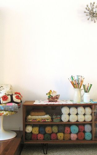 Diy Yarn Storage Ideas, Knitting Yarn Storage, Knitting Room, Knitting Storage, Yarn Organization, Dream Craft Room, Yarn Storage, Knitting Supplies, Yarn Diy