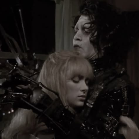 Edward Scissor, Scissor Hands, Tim Burton Characters, Tim Burton Art, Tim Burton Films, Tim Burton Movie, I Love Cinema, Edward Scissorhands, Winona Ryder