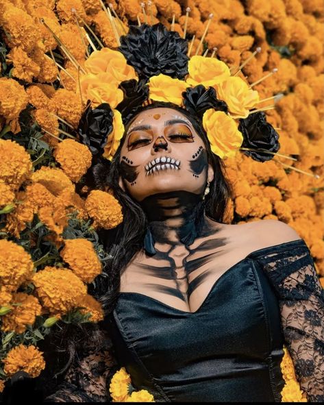 Mexican Halloween Makeup, Mexican Witch Costume, Mexican Catrina Makeup, Mexican Inspired Halloween Costumes, Orange Catrina Makeup, Zombie Halloween Makeup, Mexican Halloween, Sugar Skull Girl, Headpiece Diy