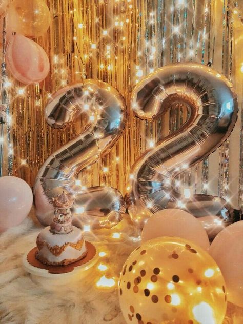 22 Birthday Decorations, Rose Gold Number Balloons, Happy Birthday 22, Number Balloons Birthday, Birthday Balloons Pictures, Gold Number Balloons, Jungle Thema, Balloon Birthday Party, Foil Number Balloons