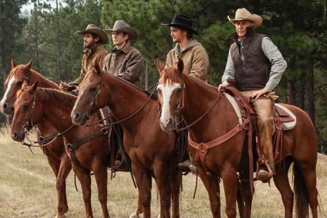 Yellowstone John Dutton, Dutton Family, Wes Bentley, John Dutton, Piper Perabo, Yellowstone Series, Adoption Photos, Luke Grimes, Kelly Reilly