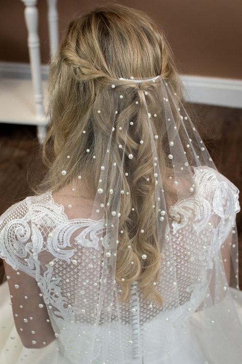 Beaded Bridal Veil, Wedding Veil Styles, Fingertip Length Veil, Beaded Wedding Veils, Blonde Bride, Veil Length, Layered Veil, Cathedral Wedding Veils, Pearl Veil