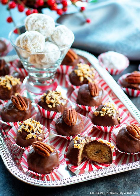 Christmas Dessert Tray, Bourbon Balls Recipe, Southern Style Kitchen, Pecan Balls, Bourbon Balls, Bourbon Recipes, Southern Comfort Food, Kentucky Bourbon, Comfort Food Southern