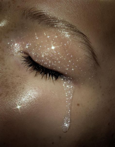 Glitter tears Oh My Goddess, Unique Makeup, Her Eyes, Strobing, Nostril Hoop Ring, Makeup Inspiration, Eyeliner, Makeup Looks, Beauty Makeup