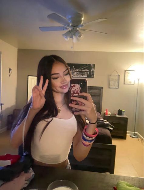 @jaydaliciious on tiktok Latina Makeup Looks, Selfie Poses Instagram, Latina Fashion, Cute Makeup Looks, Instagram Photo Inspiration, Ideas For Instagram Photos, Cute Poses For Pictures, Instagrammer, Cute Poses