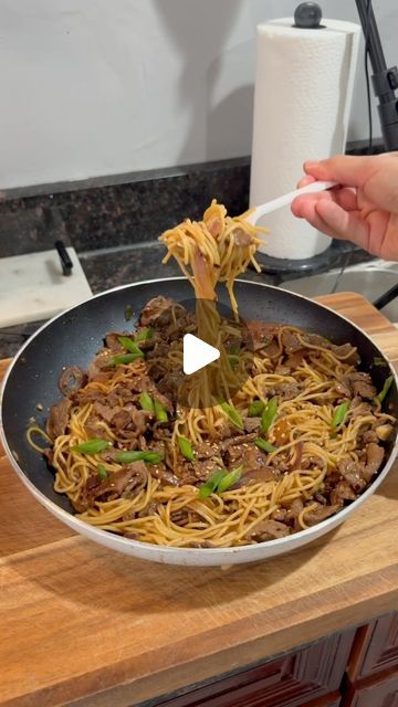 Mongolian Beef Noodles, Protein Spaghetti, Thicken Sauce, Heart Healthy Diet Recipes, Benji Xavier, Lean Steak, Protein Ingredients, School Dinner, Beef Noodles