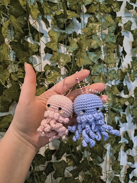 Small Crochet Jellyfish, Jellyfish Keychain, Keychain Amigurumi, Crochet Jellyfish, Crocheted Jellyfish, Blue Jellyfish, Handmade Plushies, Matching Keychains, Crochet Things