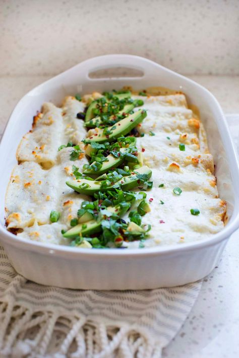 Creamy White Sauce Veggie Enchiladas White Sauce Enchiladas, Vegetarian Enchiladas Recipe, Veggie Enchiladas, Creamy White Sauce, Enchilada Ingredients, Vegetarian Enchiladas, Meatless Monday Recipes, Meringue Buttercream, Swiss Meringue Buttercream