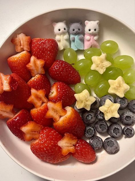 Healthy Pretty Food, Fruit Snack Ideas, Fruit Aesthetic, Plats Healthy, Healthy Lunch Snacks, Kawaii Cooking, Healthy Food Motivation, Think Food, Delicious Snacks Recipes