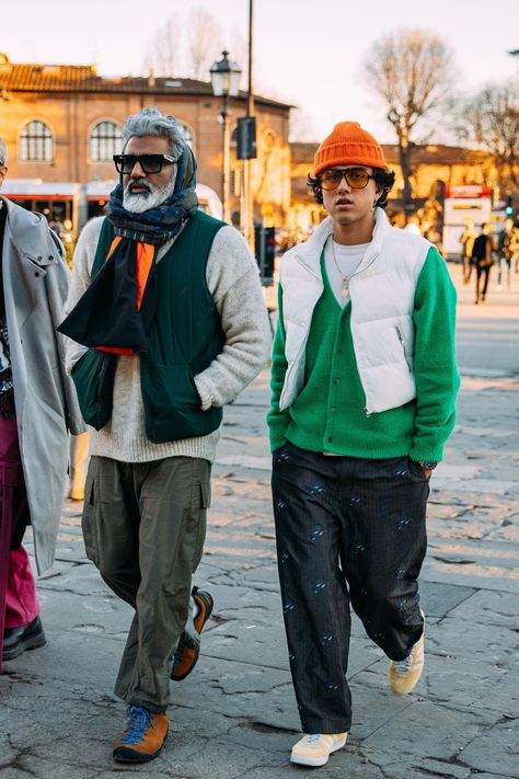 Mens Street Style Winter, Fall 2023 Menswear, Pitti Uomo Street Style, Vest Outfits Men, Winter Street Style, Tatjana Patitz, Italian Fashion Street, Street Style Fall, Dapper Dudes