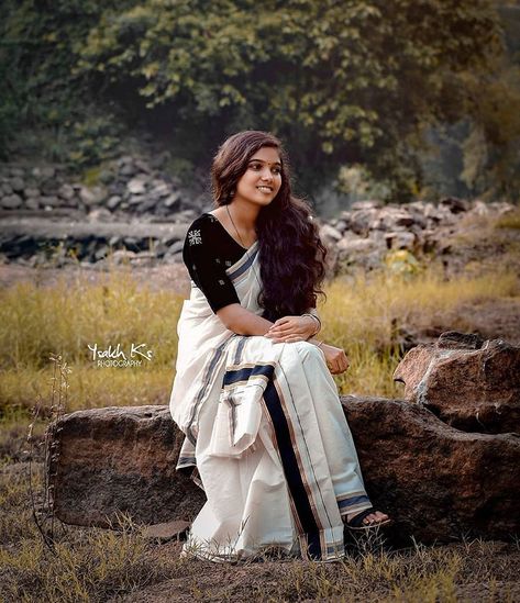 Mallu Clicks on Instagram: “Nature plugged💕💕 Follow @malluclicks Repost @photo_manic._ Model @_ophe_lia__ . . . . . . #photographylife #photographyeveryday…” Black Set Mundu Kerala, Set Mundu Kerala, Kerala Traditional Saree, Long Skirt And Top, Groom Dress Men, Pink Music, Kerala Saree, Set Saree, Saree Poses