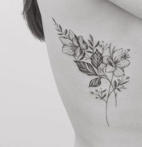 Flower Tattoo On Ribs, Small Rib Tattoos, Cage Tattoos, Ribcage Tattoo, Flower Tattoo Back, Flower Tattoo Shoulder, Flower Tattoo Arm, Inspiration Tattoos, Flower Tattoo Sleeve